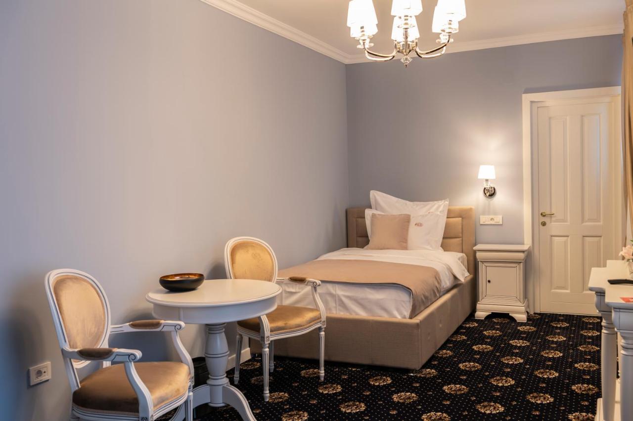 Sir Luxury Boutique Hotel Braila Bagian luar foto