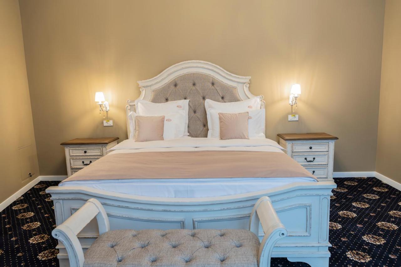 Sir Luxury Boutique Hotel Braila Bagian luar foto