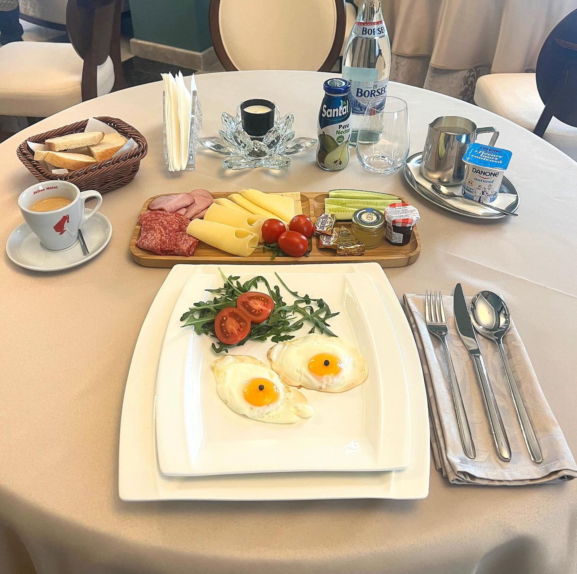 Sir Luxury Boutique Hotel Braila Bagian luar foto