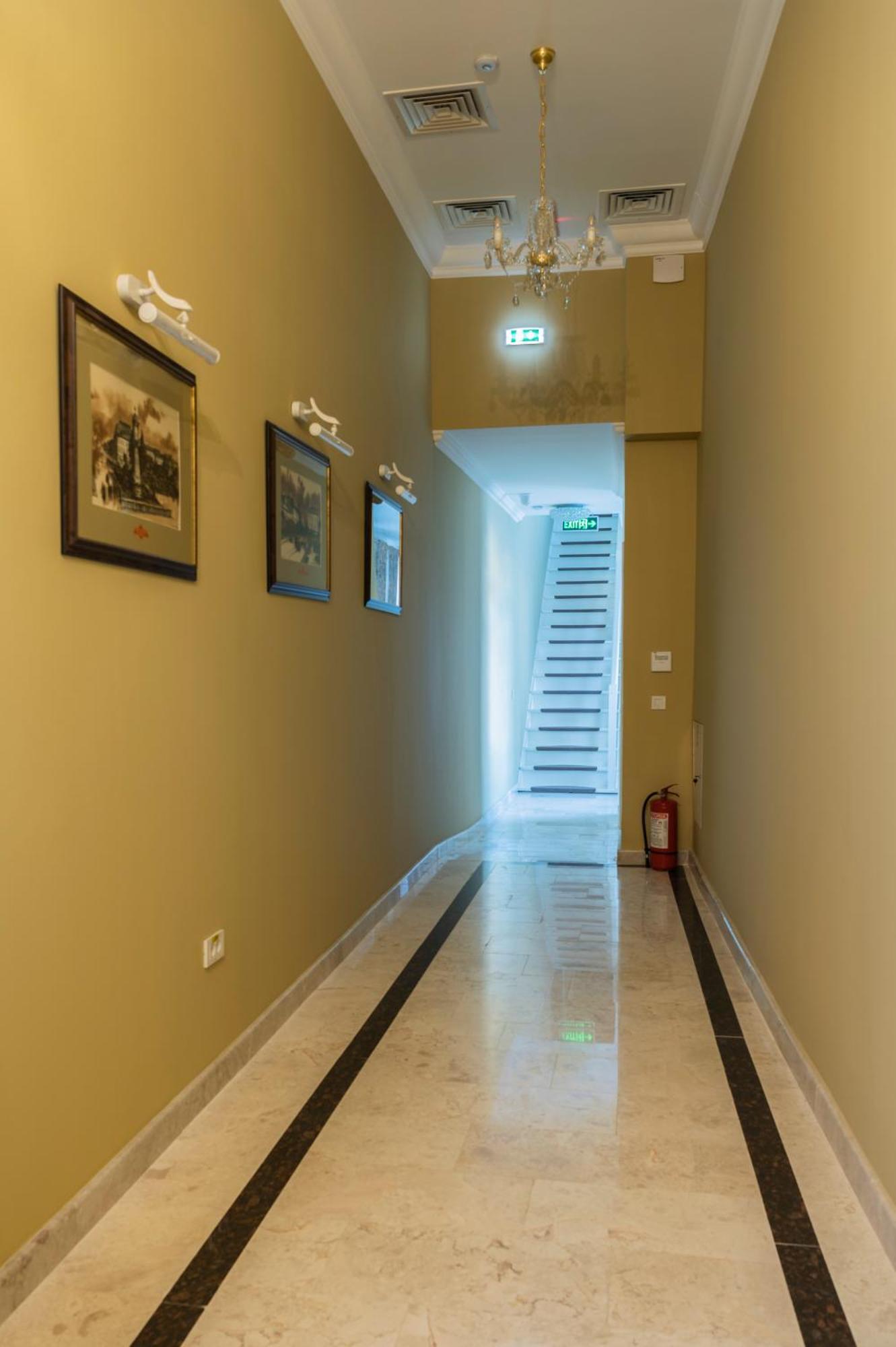 Sir Luxury Boutique Hotel Braila Bagian luar foto
