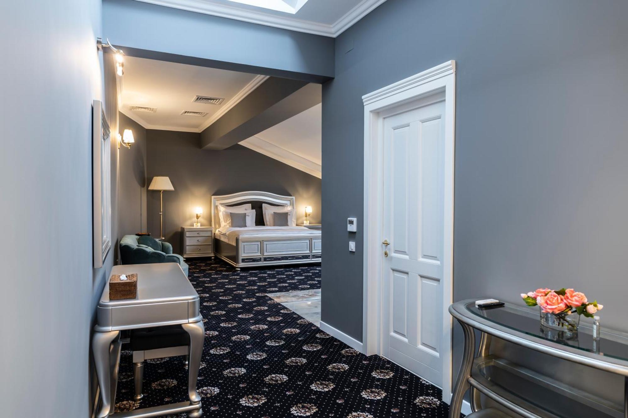 Sir Luxury Boutique Hotel Braila Bagian luar foto