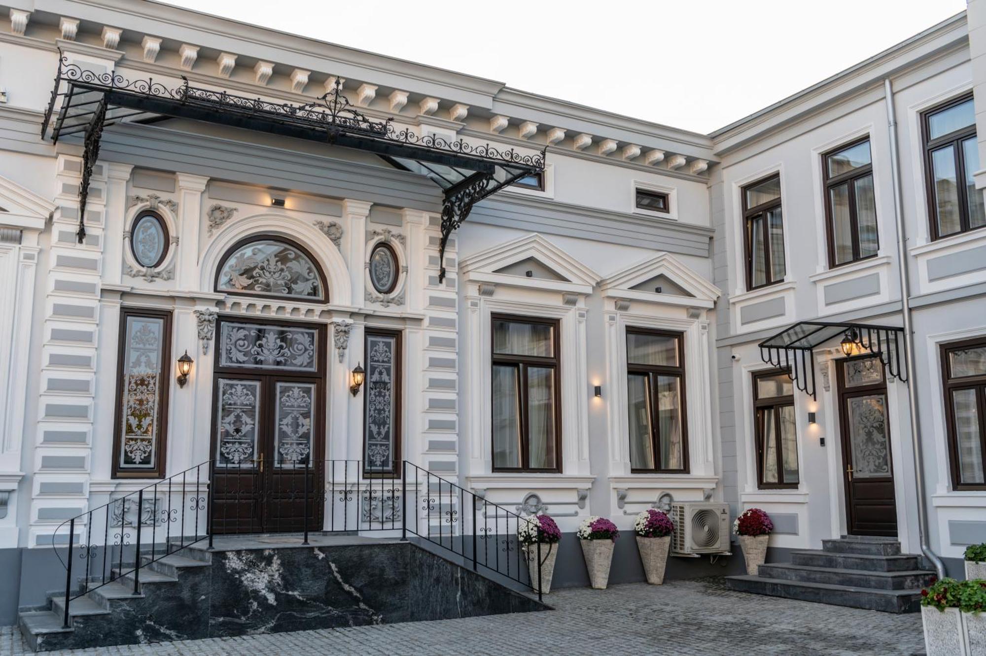 Sir Luxury Boutique Hotel Braila Bagian luar foto