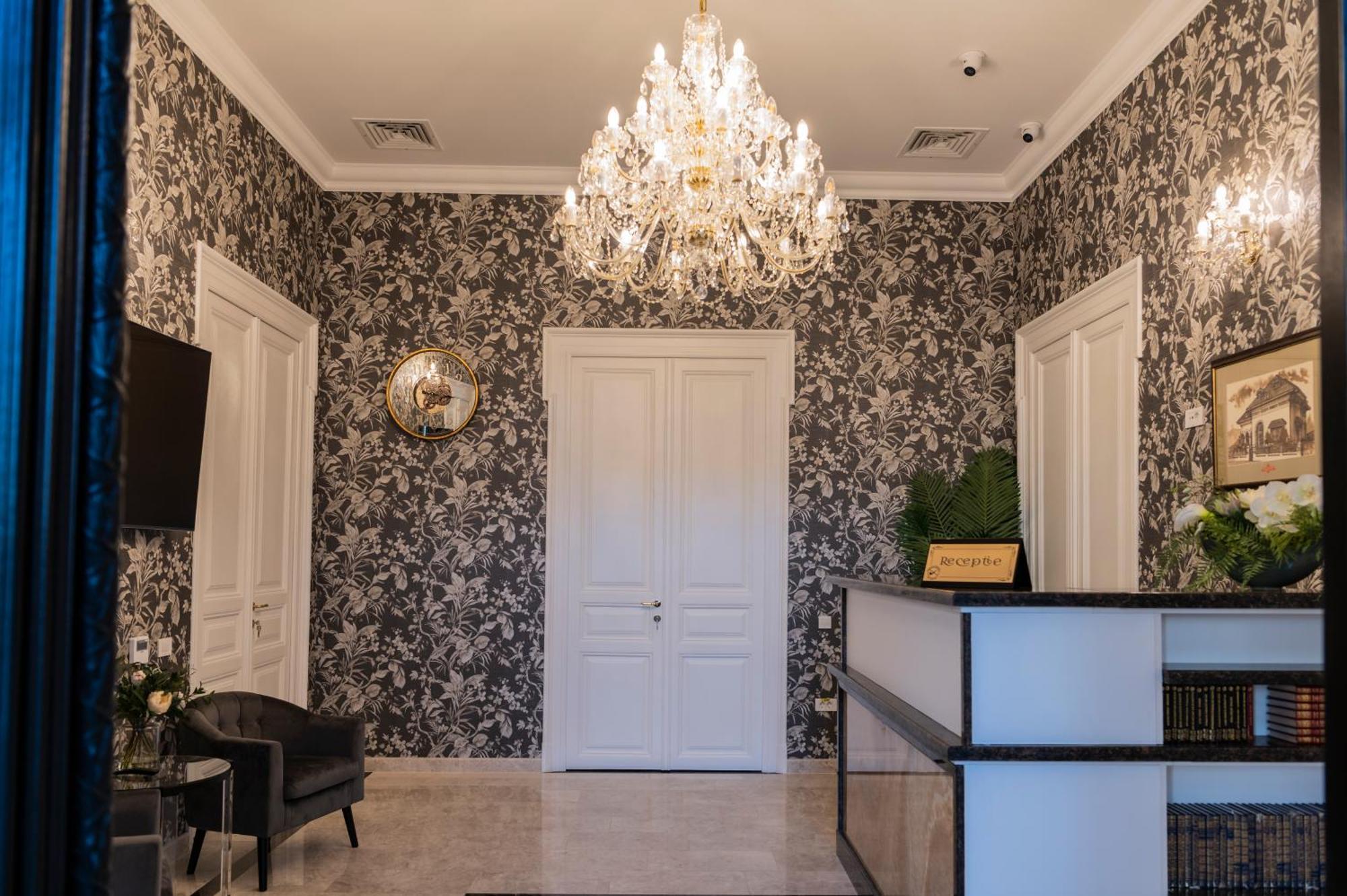 Sir Luxury Boutique Hotel Braila Bagian luar foto