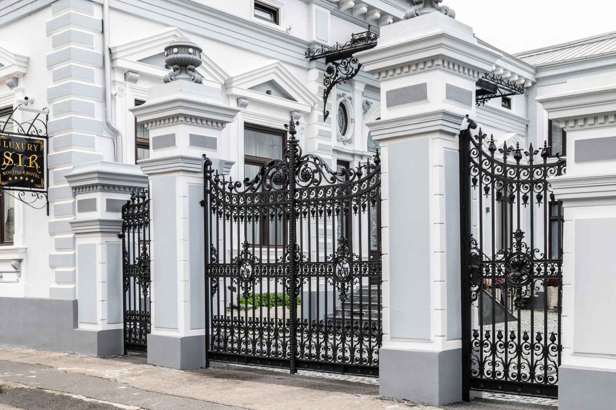 Sir Luxury Boutique Hotel Braila Bagian luar foto