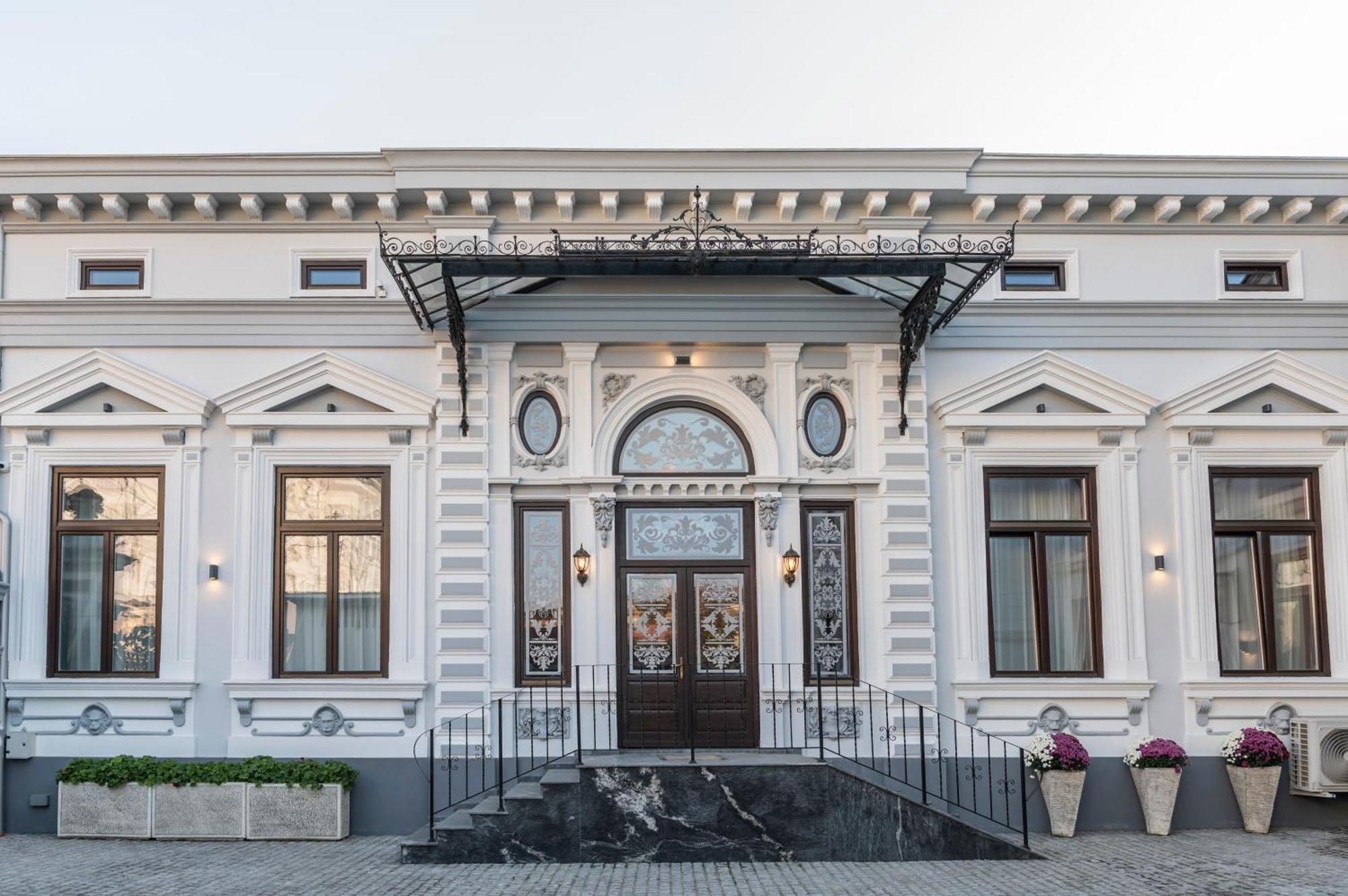 Sir Luxury Boutique Hotel Braila Bagian luar foto