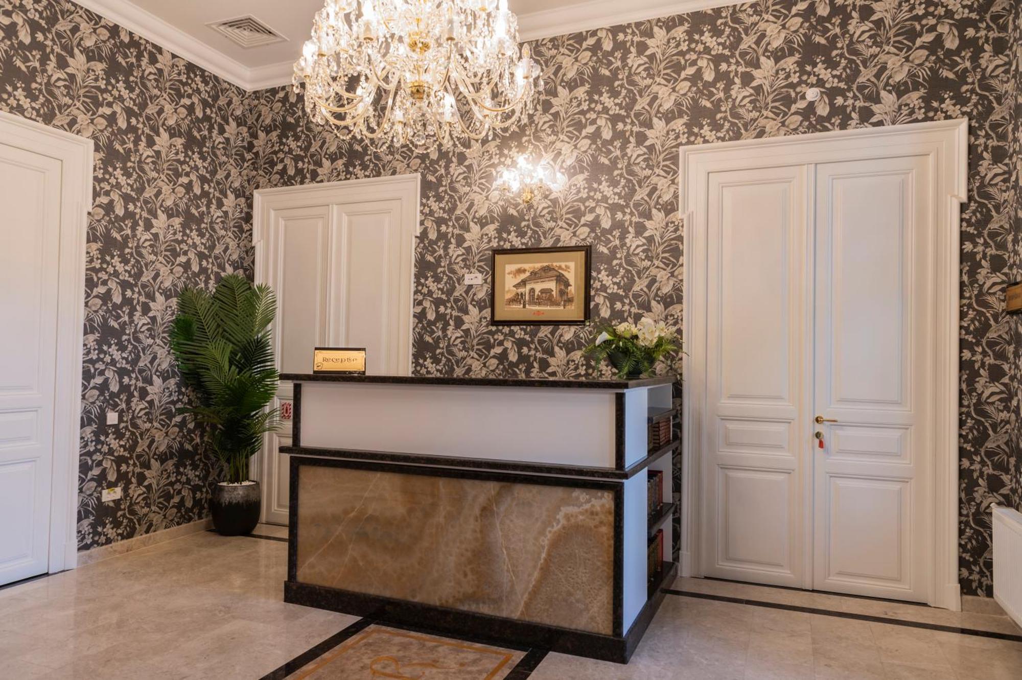 Sir Luxury Boutique Hotel Braila Bagian luar foto
