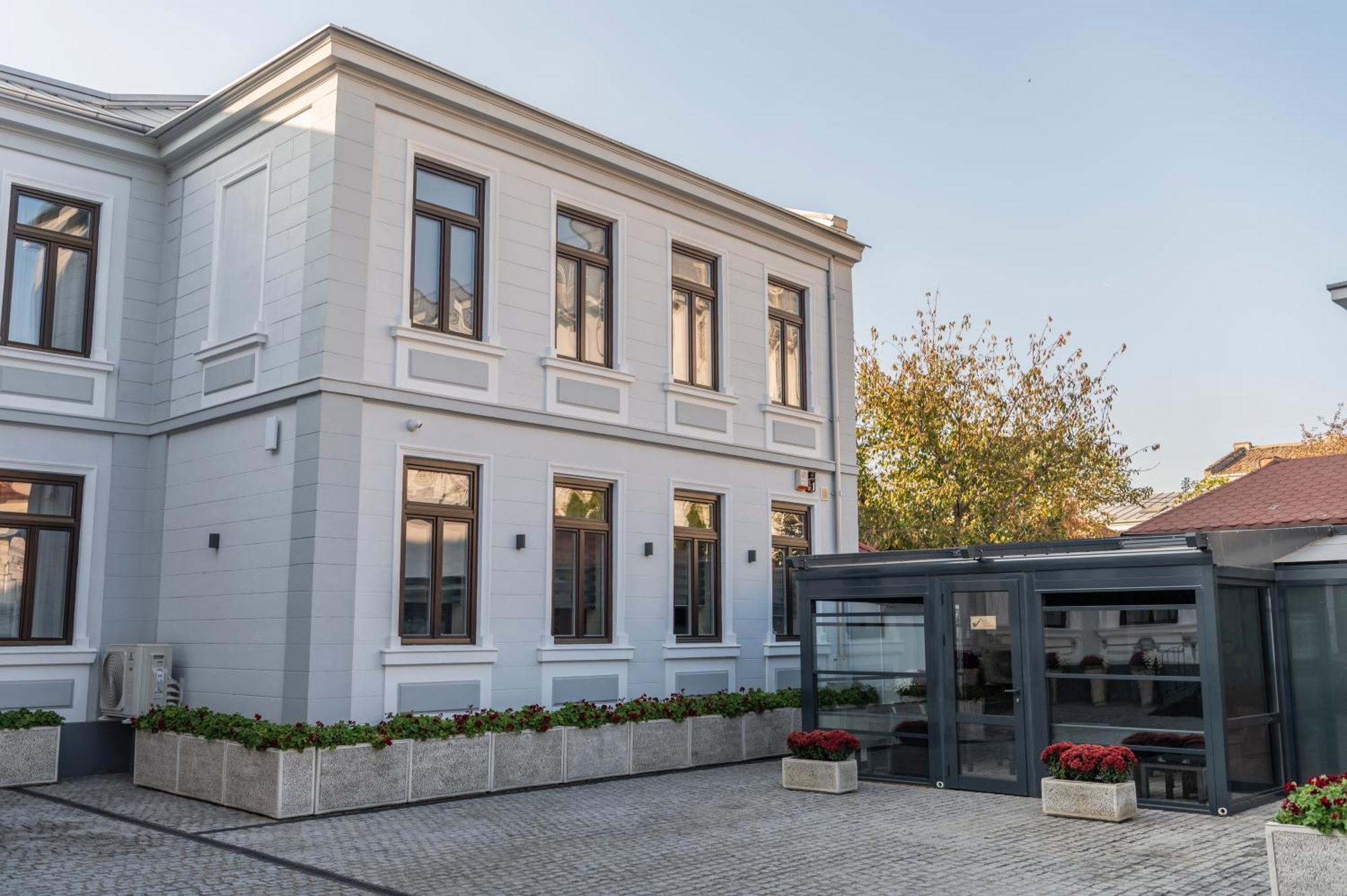 Sir Luxury Boutique Hotel Braila Bagian luar foto