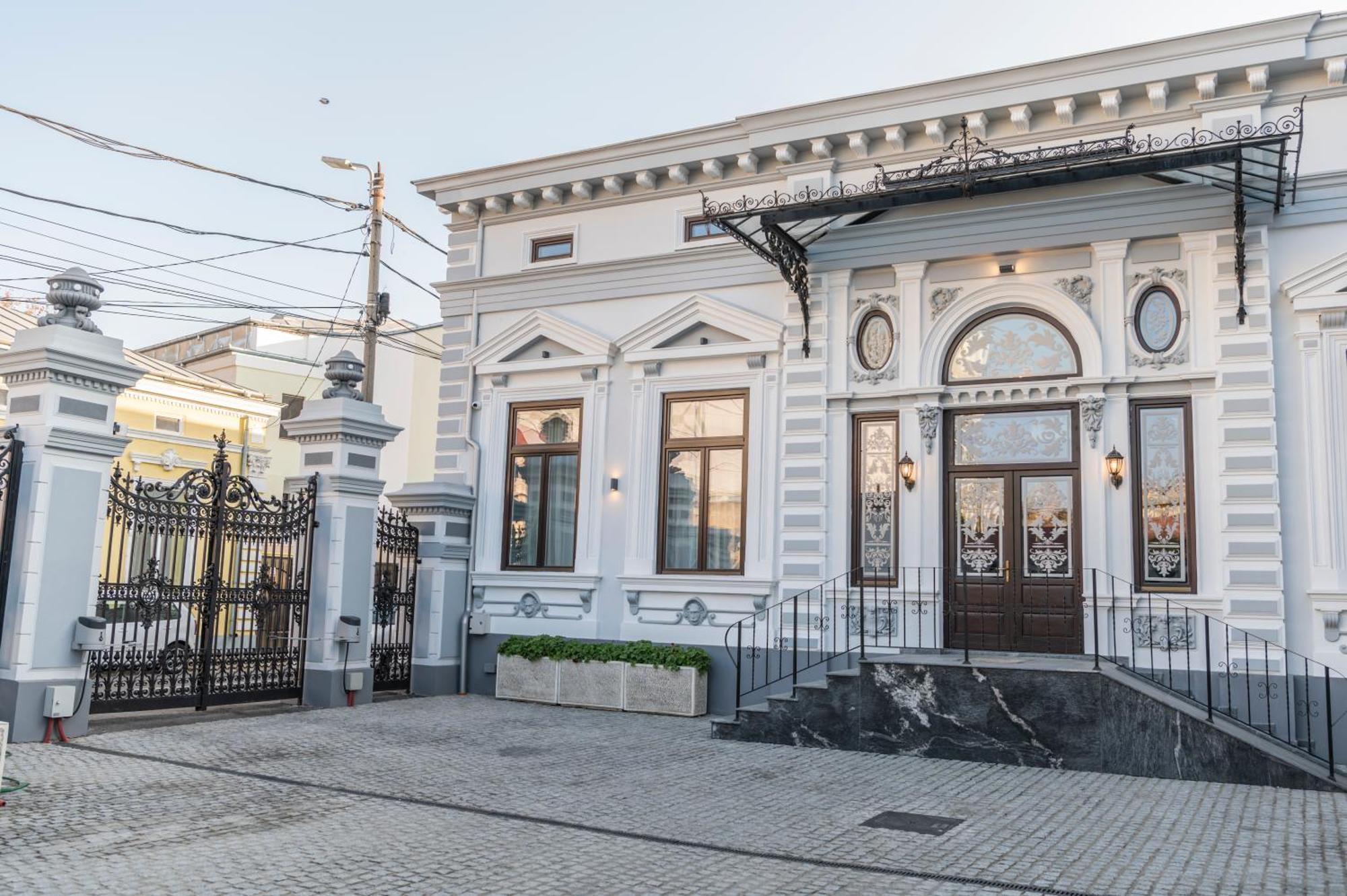 Sir Luxury Boutique Hotel Braila Bagian luar foto